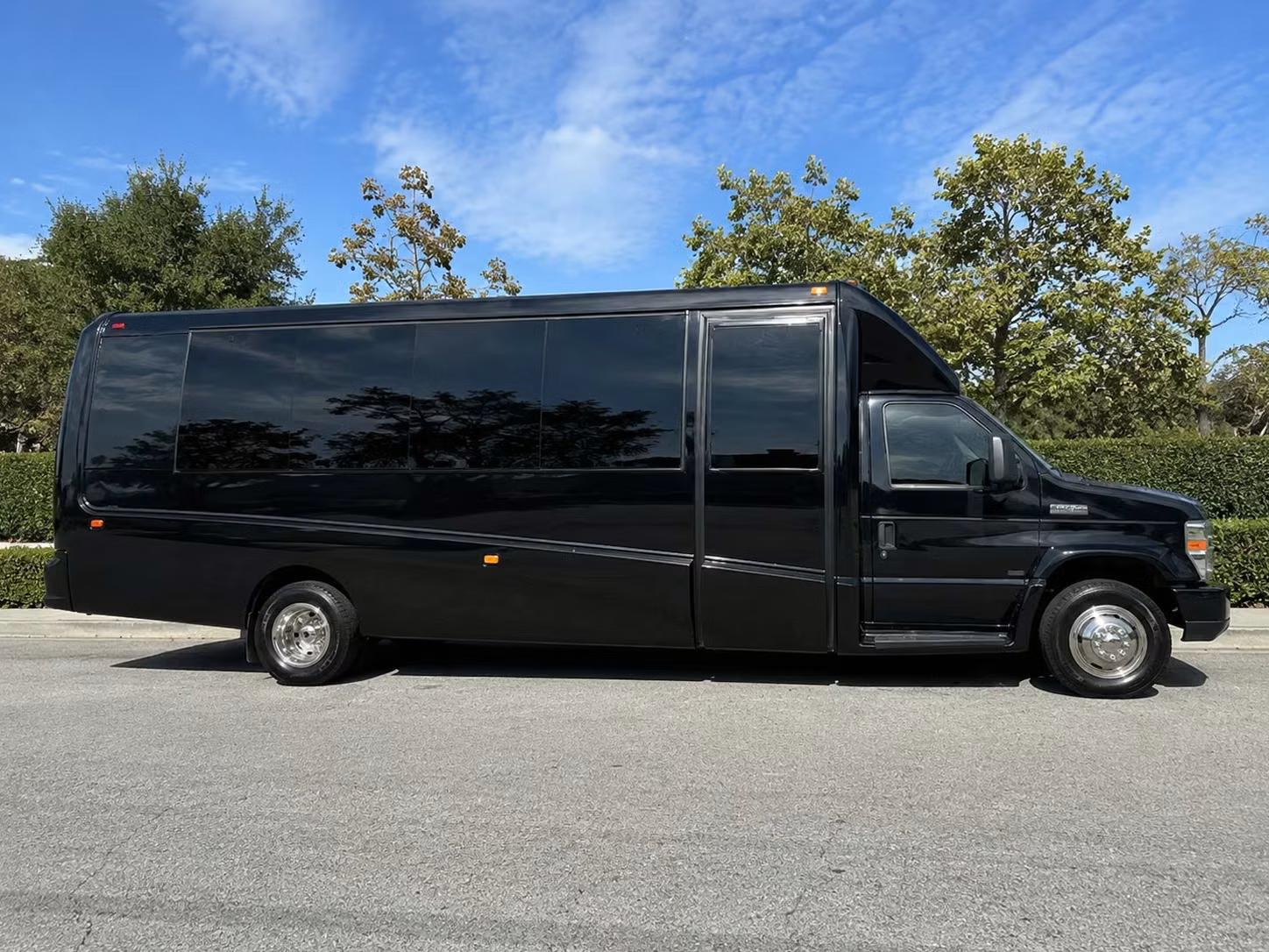 sports team sporting event bus rentals in pasadena